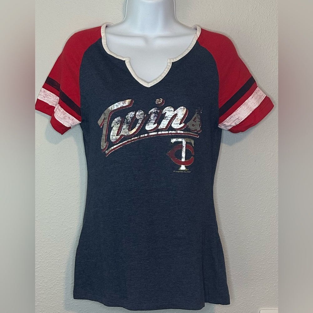 Minnesota Twins Women’s V Neck Short Sleeve Tshirt Size Medium